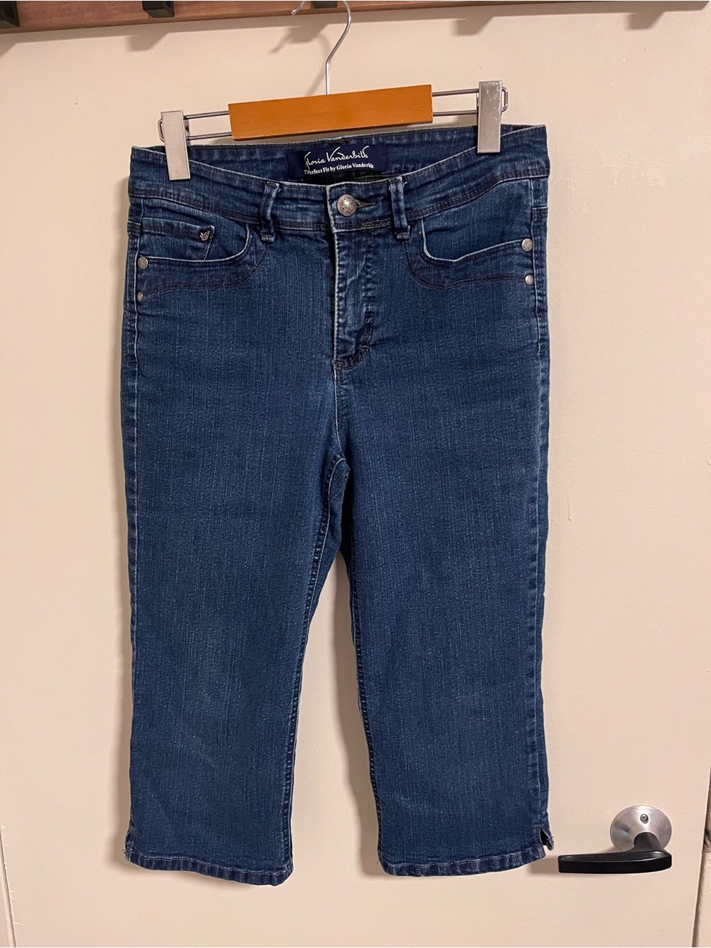 Size 8 Gloria Vanderbilt Dark Blue Cropped Women's Jeans